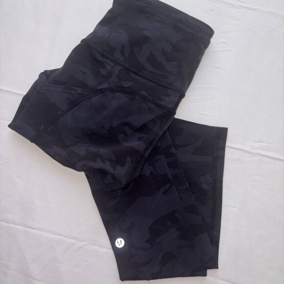 Women's Lululemon Black Camouflage Leggings Athleisure Size 4 - Picture 1 of 10